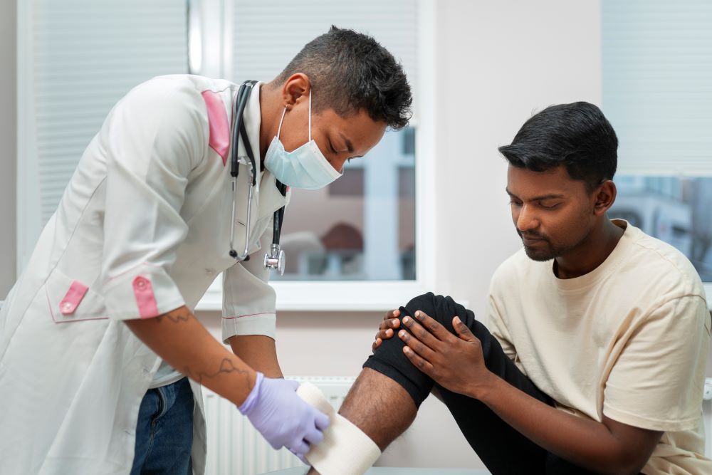 When to See an Orthopedic Doctor: Warning Signs You Shouldn’t Ignore